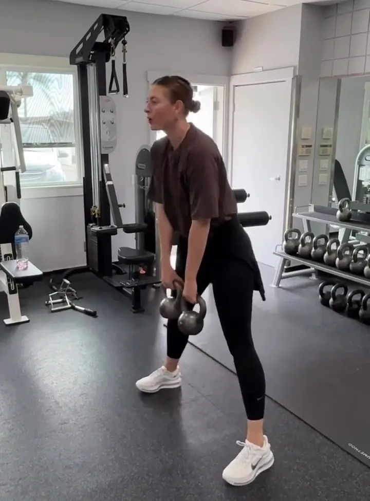 샤라포바, 운동 영상 공개…팬들 “코트로 돌아와 달라” 요청 이어져