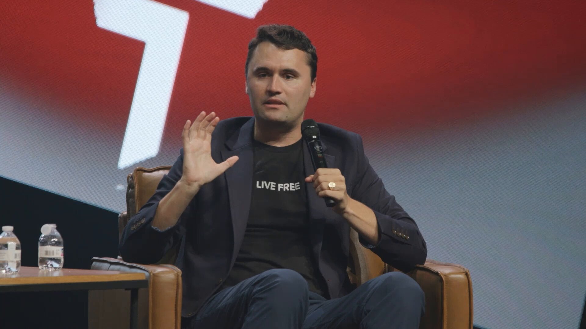 트럼프 측근 찰리 커크 피격 사망···SNS 조롱글에 블루스카이 경고