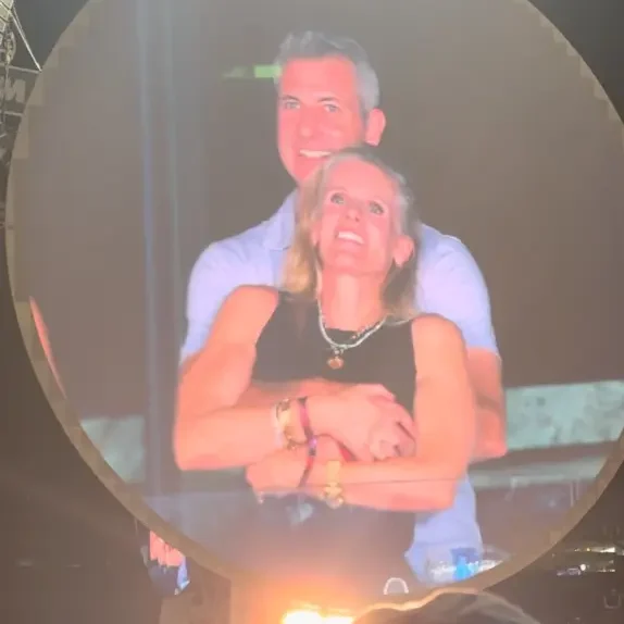 화제의 콜드플레이 키스캠 영상…최초 공개자 수익은?