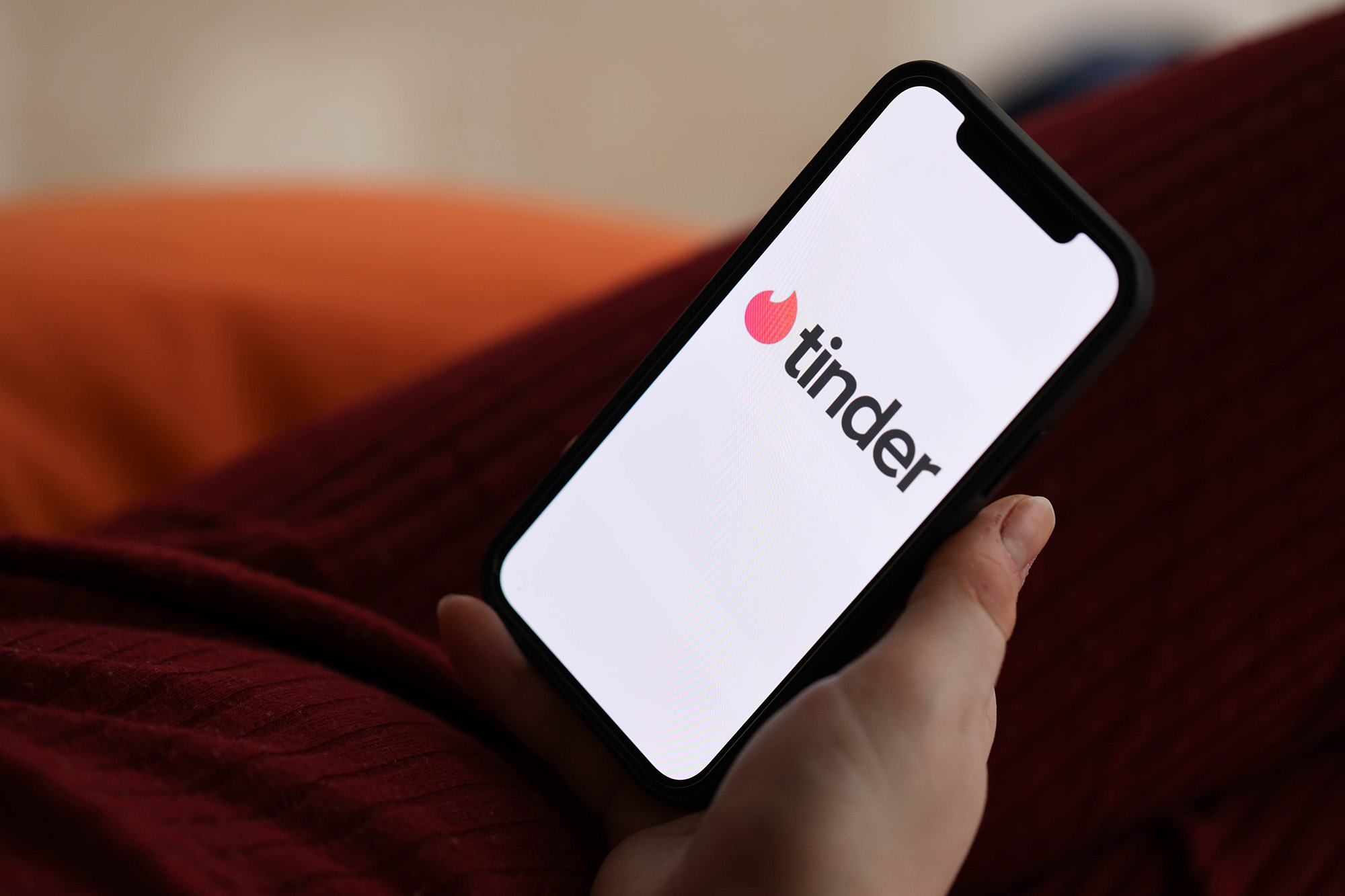 ‘원나잇 앱’ 이미지 벗는 틴더, 밀레니얼 세대 위한 새로운 전략은?