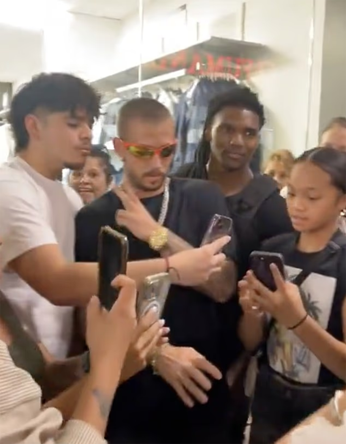 짝퉁 저스틴 비버, 라스베이거스 클럽 무대 올라 공연