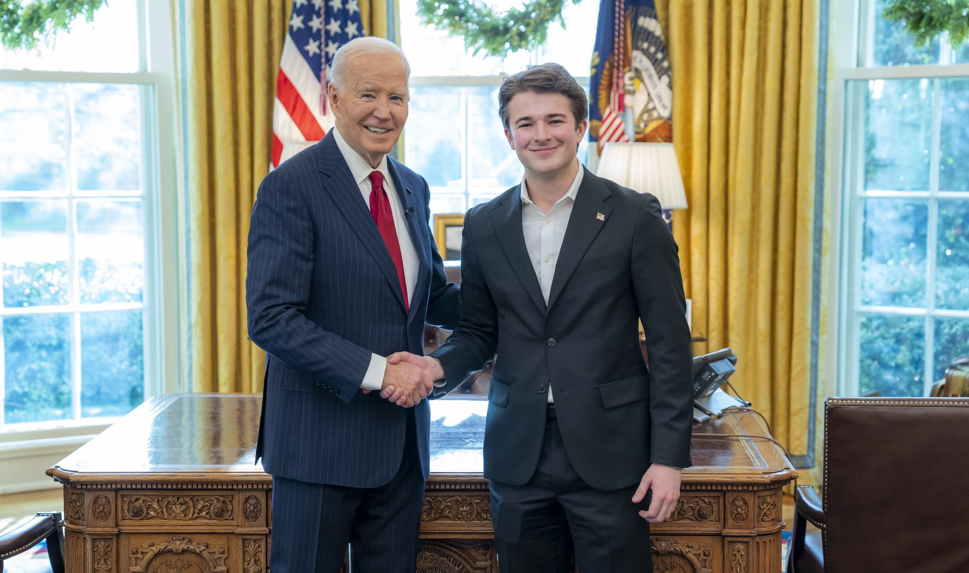 민주당 지지 틱톡커 ‘해리 시슨’, 여성 노출 사진 요구 의혹